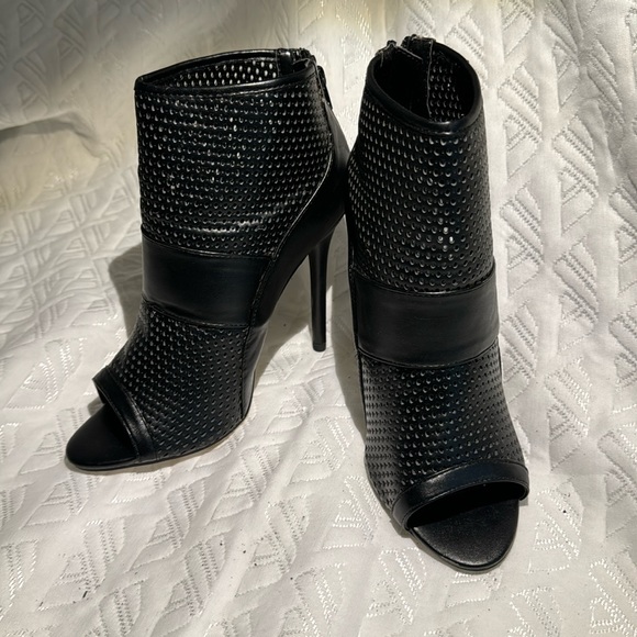 Isabella Rue black size 9 booties - Picture 1 of 9